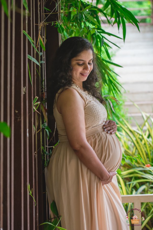 mom-to-be pictures at Elements